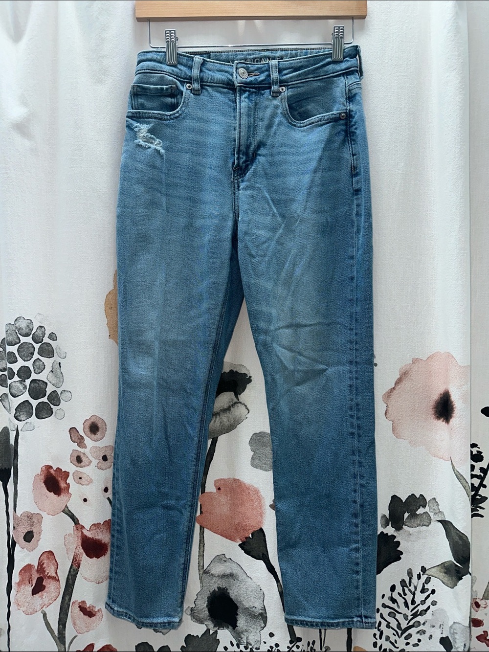 American Eagle Outfitters Medium Blue Ankle Crop Mom Jeans